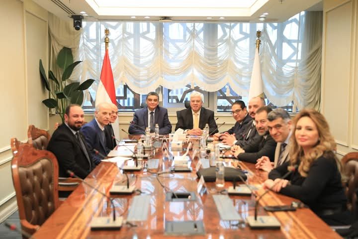 وزير التعليم العالي يبحث مع رئيس هيئة الشراء الموحد تأمين احتياجات المستشفيات الجامعية وتجهيز مستشفى 500500