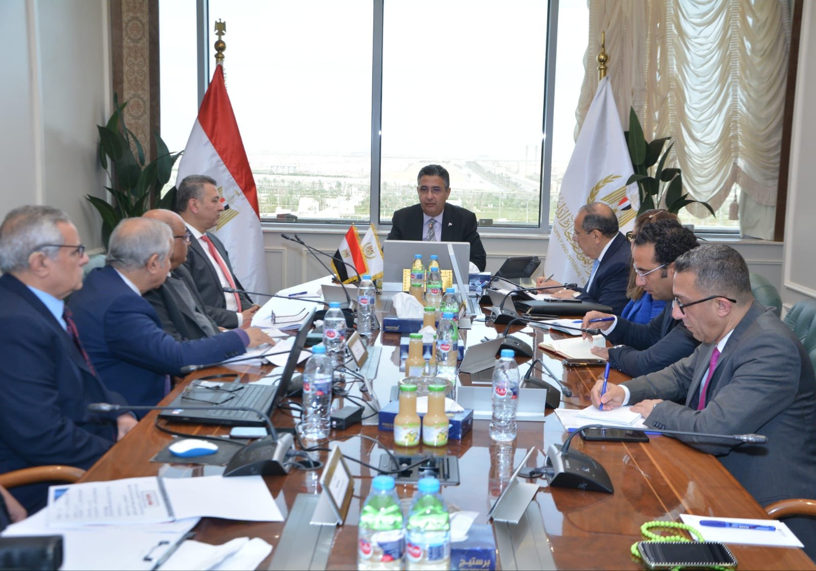وزير التموين يعقد اجتماعًا مع شركة النيل للزيوت والمنظفات لبحث توافر الزيوت وتكثيف المعروض