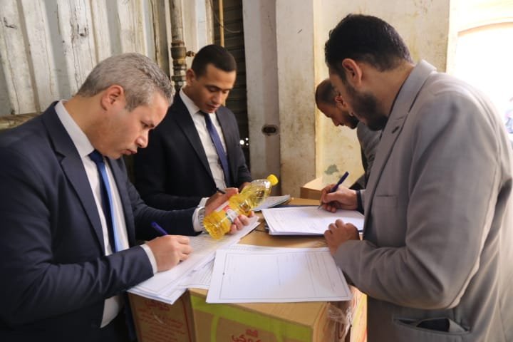 حملة رقابية تُسفر عن ضبط 15 طن زيت طعام مجهول المصدر بمحافظة الشرقية