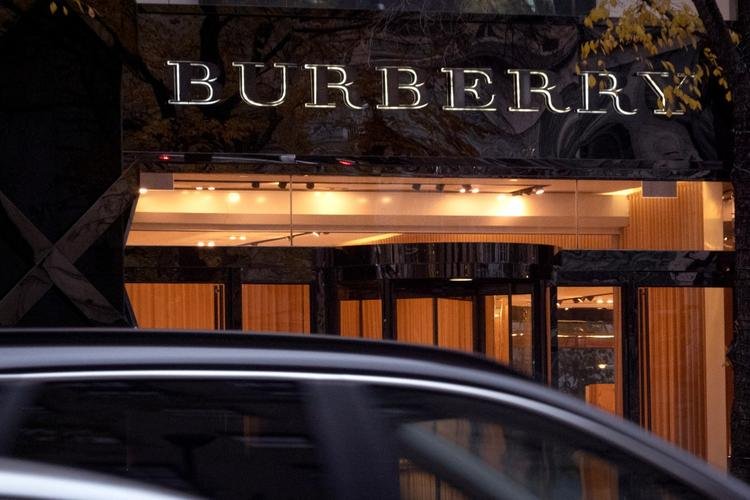 مبيعات شركة Burberry تتراجع بأقل من المتوقع في الربع الثالث