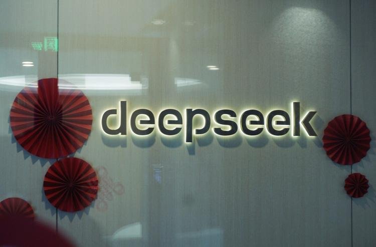 وسط جنون DeepSeek.. شركات صينية تدمج تقنية الذكاء الاصطناعي في منتجاتها