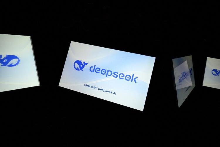 شركة DeepSeek تقود مساعي الصين في تبني الذكاء الاصطناعي لتعزيز النمو