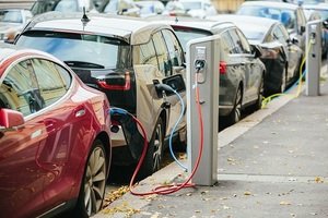 تراجع سهم صانعة المركبات الكهربائية نيكولا 40% عقب إعلان إفلاسها