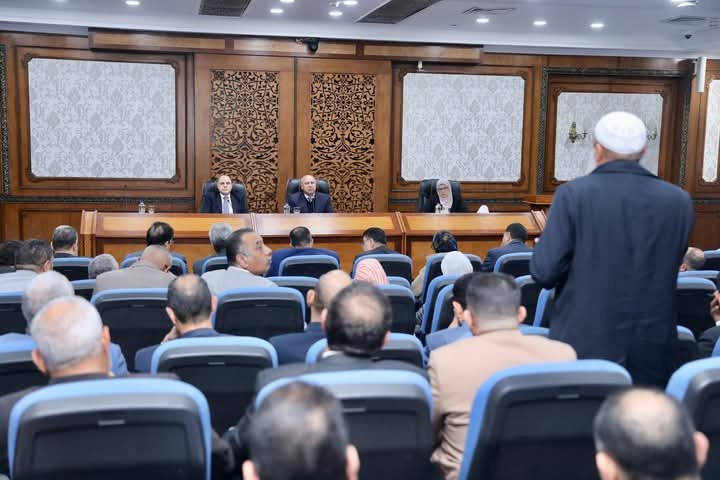 وزير الصناعة والنقل يبحث تحديات المناطق الصناعية بكفر الشيخ ويعلن عن حلول جديدة