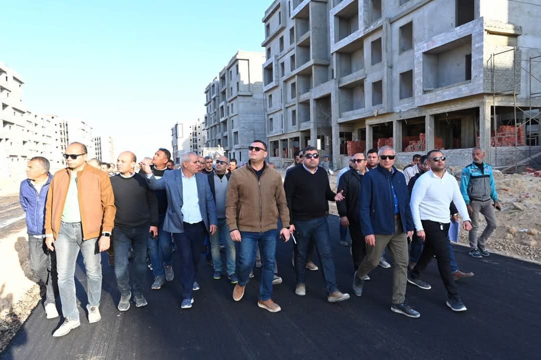 وزير الإسكان يتفقد الحي اللاتيني والمدينة التراثية و”سكن لكل المصريين” بمدينة العلمين الجديدة