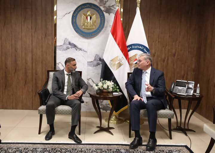 وزير البترول يبحث مع رئيس شركة أركيوس فرص الاستثمار في قطاع الغاز المصري