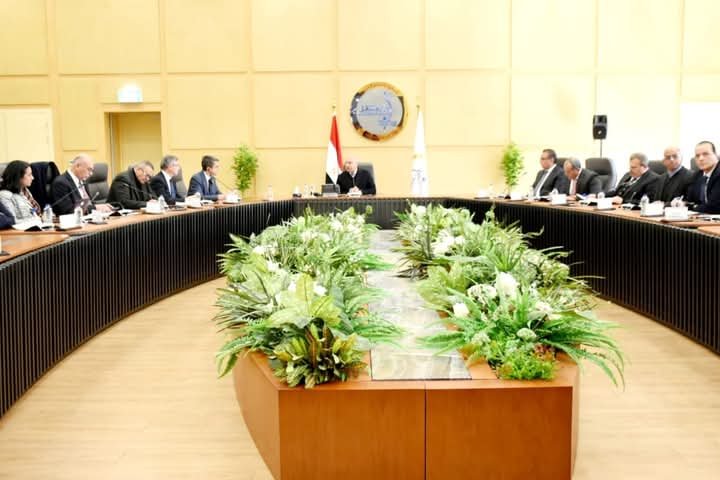 وزير الصناعة يبحث مع وفد البنك الدولي مستجدات مشروع تطوير لوجستيات التجارة بين القاهرة والإسكندرية وترفيق 4 مناطق صناعية بصعيد مصر