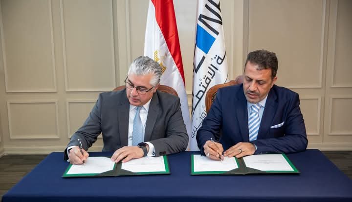 اقتصادية قناة السويس توقع عقد مشروع لتجميع معدات الدواجن باستثمارات 3.3 مليون دولار بمنطقة القنطرة غرب