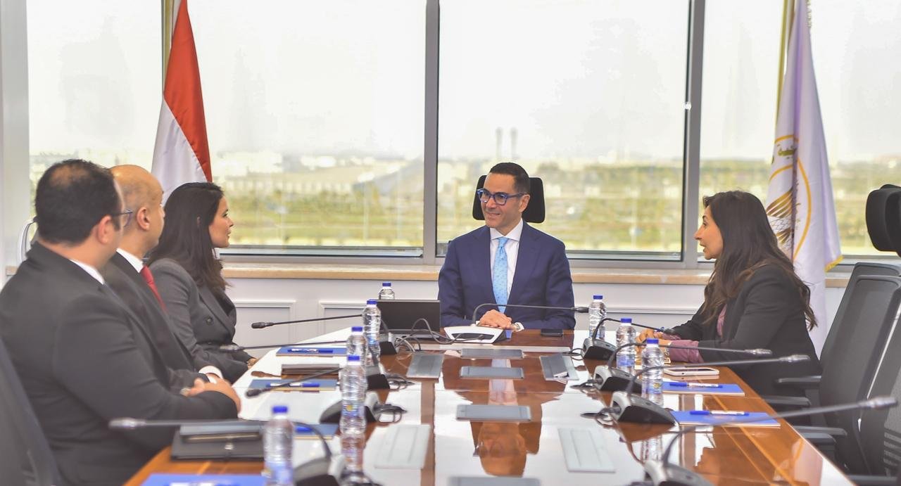 وزير الاستثمار يبحث فرص التعاون في الطاقة المتجددة مع شركة إمباور نيو إنيرجي