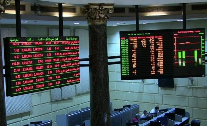 مؤشرات البورصة المصرية تواصل الهبوط في منتصف التعاملات