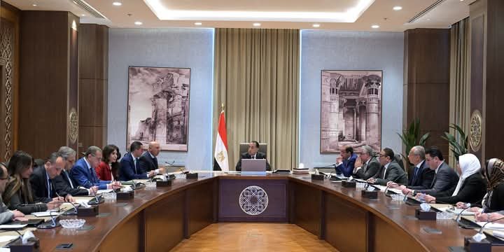 رئيس الوزراء يتابع جهود مكافحة التهريب وإغراق الأسواق المصرية ويُوجه بسرعة تنفيذ الضوابط الجديدة