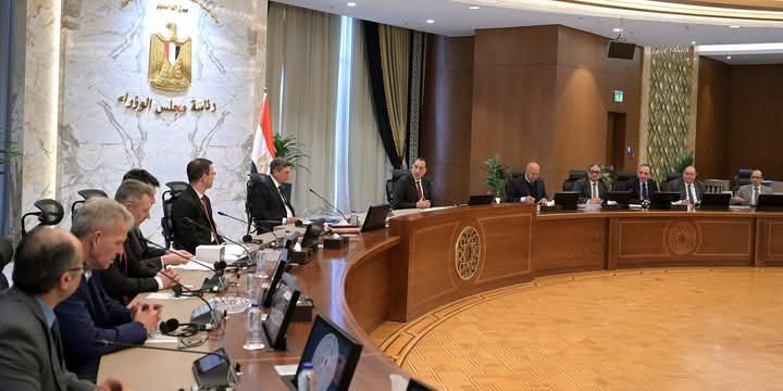 مصر وسلوفينيا تبحثان تنفيذ مشروع لمنع حوادث القطارات باستخدام الذكاء الاصطناعي