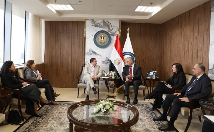 وزير البترول يبحث مع رئيس شركة شل تعزيز استثمارات الغاز وزيادة الإنتاج في مصر