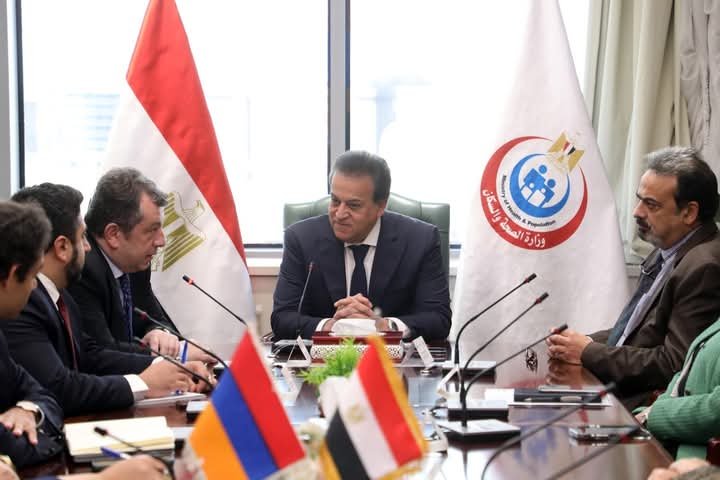 وزير الصحة يبحث مع سفير أرمينيا تعزيز التعاون الصحي وتوسيع الشراكات في التصنيع الدوائي والتأمين الصحي