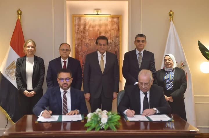 هيئة الدواء المصرية تشهد توقيع اتفاقية توطين أدوية الأورام بين ساندوز وسيديكو