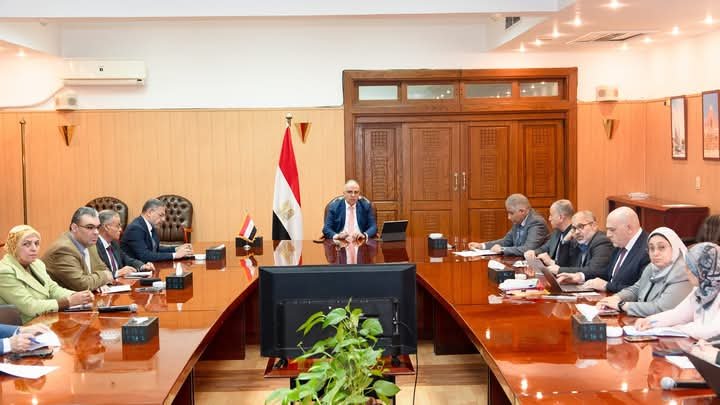 وزير الري يوجه بتدقيق قياسات المياه وربطها بالتليمترى لضمان كفاءة إدارة الموارد المائية