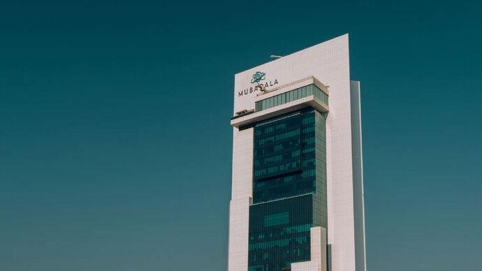 “مبادلة” تبرم شراكة استراتيجية مع “فورتريس” لاستثمار مليار دولار في الائتمان والحالات الخاصة