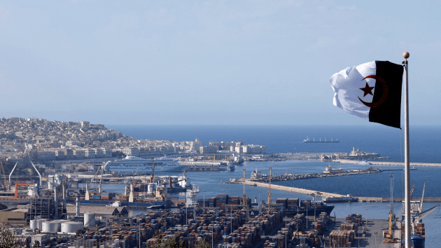 الجزائر تطرح مناقصة لشراء 50 ألف طن من القمح الصلد