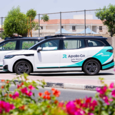 هيئة طرق دبي توقع مذكرة تفاهم لتشغيل مركبات أجرة ذاتية القيادة