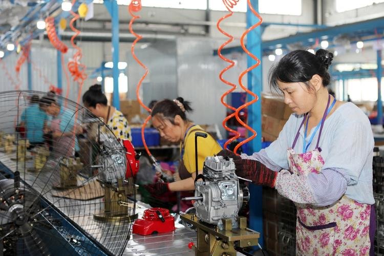 الرسوم الجمركية الأميركية تلقى بظلالها السلبية على النشاط الصناعي في آسيا