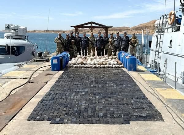 القوات البحرية تحبط محاولة تهريب مواد مخدرة عبر سواحل البحر الأحمر