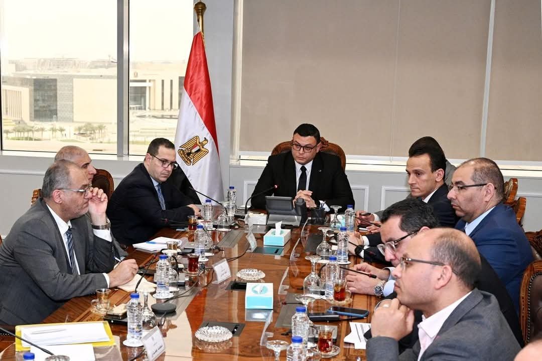وزير الإسكان يجتمع مع مسئولي شركة “فاوندرز” لاستعراض عدد من الفرص الاستثمارية