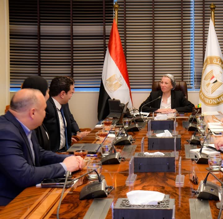 وزيرة البيئة تلتقي ممثلي مجموعة تجانس الأردنية لعرض تطبيق إلكتروني لإدارة المخلفات في مصر