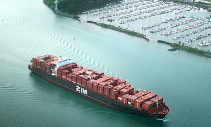 ZIM تُبرم صفقة بقيمة 2.3 مليار دولار لاستئجار عشر سفن حاويات تعمل بالغاز الطبيعي المسال