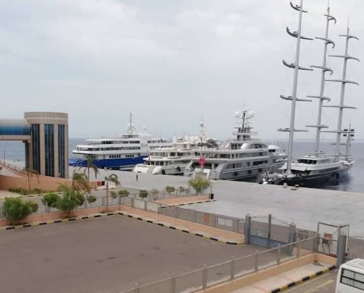 إغلاق ميناء الغردقة البحري بسبب سوء الأحوال الجوية والرياح العاتية