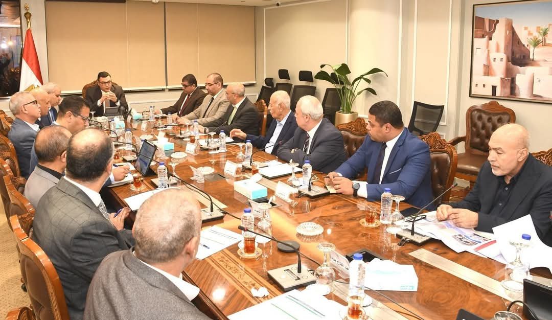وزير الإسكان يتابع الأعمال الجارية بـ “كمبوند مزارين” بالعلمين الجديدة وموقف تسليم الوحدات بالمشروع