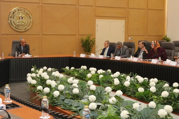 وزير الكهرباء يتابع تنفيذ خطة العمل واستعدادات الصيف لدعم مشروعات التنمية الزراعية