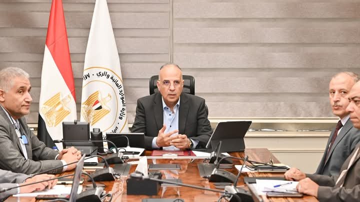 وزير الري يتابع تنفيذ المشروعات الجارية وخطوات حل المعوقات وتحقيق الأهداف