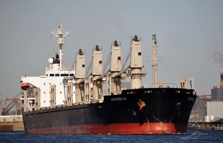 تداول 42 ألف طن بضائع وتصدير 32 ألف طن فوسفات عبر ميناء سفاجا