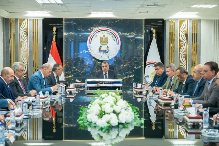 وزير الدولة للإنتاج الحربي يستعرض الموقف التنفيذي للموازنة التخطيطية للعام المالي 2024/2025