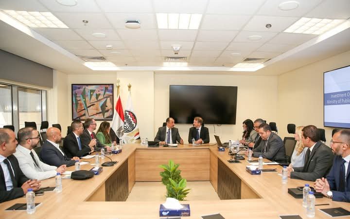 وزير قطاع الأعمال يبحث فرص التعاون مع وفد دنماركي