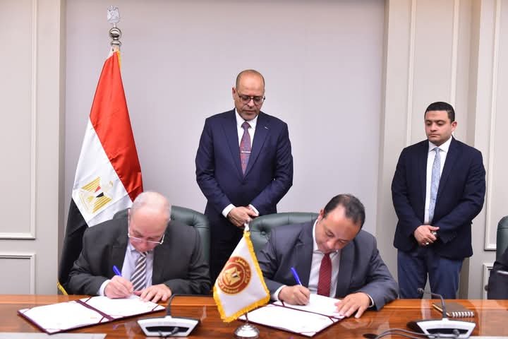 لتأهيل الكوادر المصرية لسوق العمل الدولي.. “العمل” توقع بروتوكولات تعاون مع شركات محلية ودولية