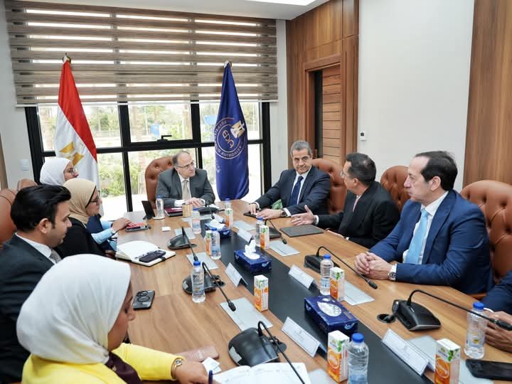 رئيس هيئة الدواء يبحث مع شركة أبوت العالمية توطين مستحضرات الدواء في مصر وتعزيز التعاون المحلي