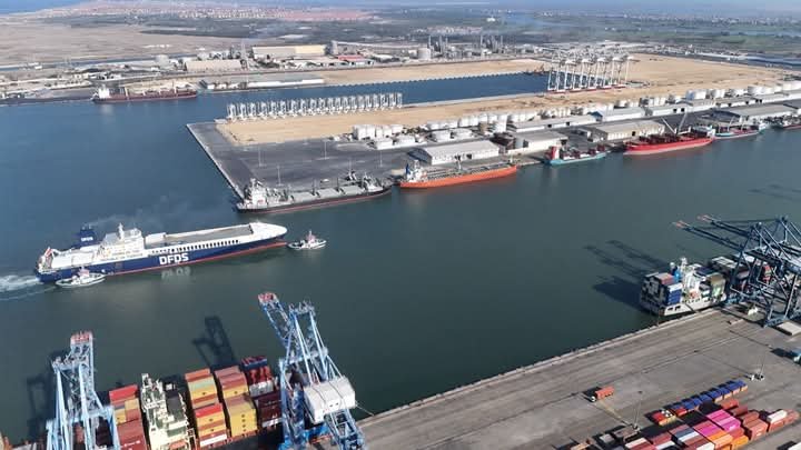 ميناء دمياط يستقبل 9 سفن ويُصدر أكثر من 39 ألف طن بضائع خلال 24 ساعة