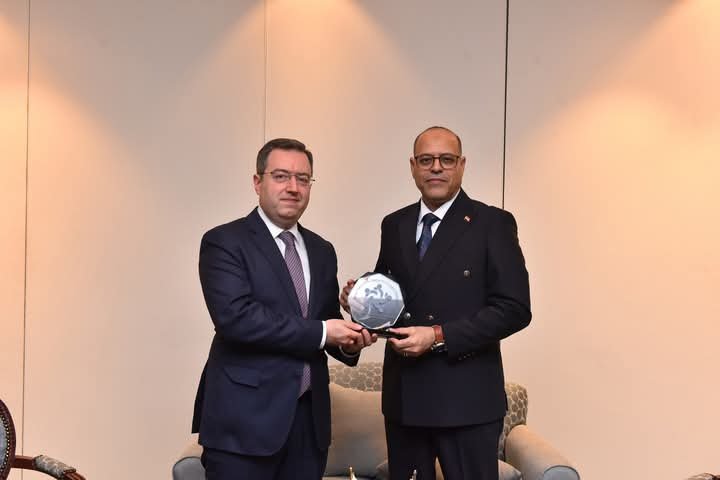 وزير العمل يلتقي وفد مركز التعاون الإسلامي لبحث العضوية والتعاون في ملفات العمل والحماية الاجتماعية