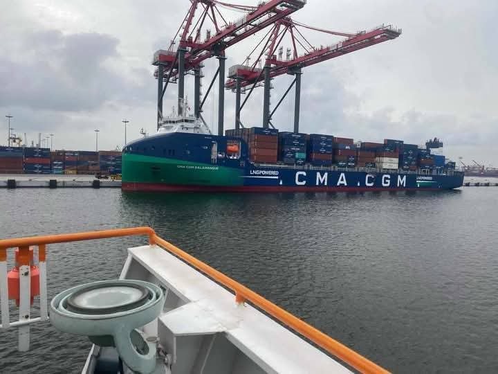 ميناء الإسكندرية يستقبل واحدة من أحدث سفن الحاويات الصديقة للبيئة العاملة بالغاز الطبيعي