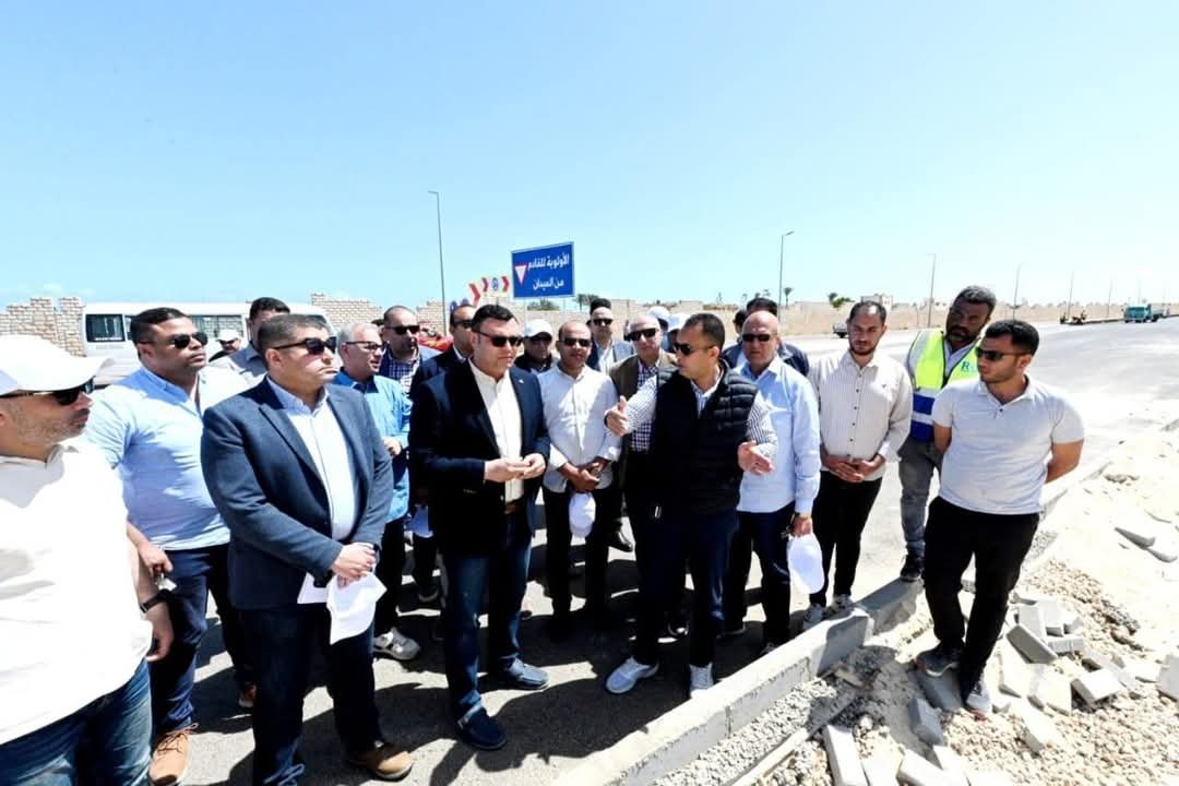 وزير الإسكان يتفقد أعمال رفع كفاءة طريق الازدواج وإنشاء سور منطقة الشانزلزيه