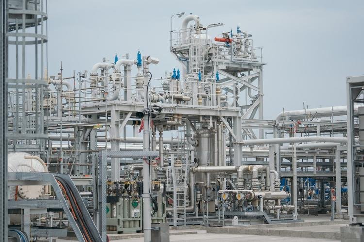 روسيا تغلق أرصفة في ميناء تصدير النفط القازاخستاني وسط خلاف مع أوبك+