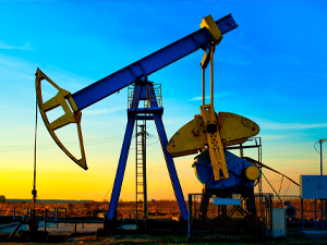 تراجع أسعار النفط بأكثر من 4% عقب صدور تقرير إدارة معلومات الطاقة