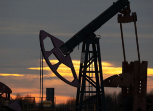 مخاوف الإمدادات تدعم النفط وقلق الحروب التجارية يحد من المكاسب