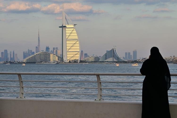 استقرار نمو القطاع غير النفطي في الإمارات خلال شهر أبريل