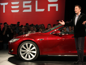 مع تراجع المبيعات .. مستثمرو تسلا يطالبون ماسك بالعمل 40 ساعة أسبوعيًا