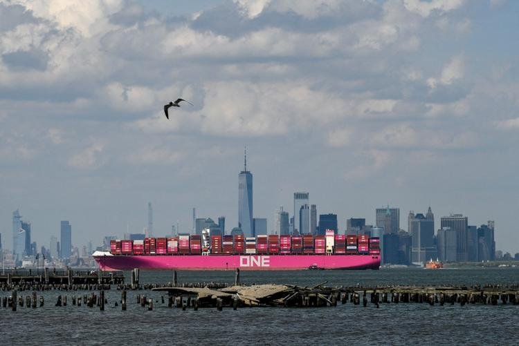 قطاع الخدمات الأميركي يفوق التوقعات في أبريل رغم المخاوف من الرسوم الجمركية