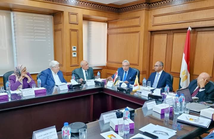 نائب وزير الإسكان يترأس اجتماعًا موسعًا لتحديث أكواد مياه الشرب والصرف الصحي وتعزيز دور التكنولوجيا والبحث العلمي