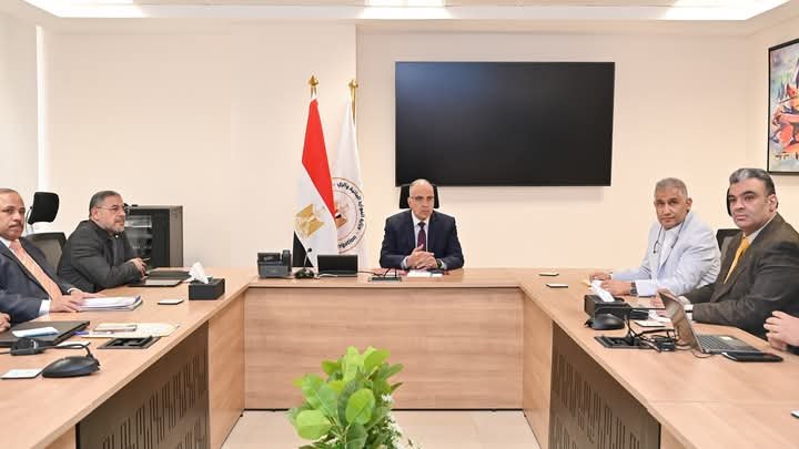 وزير الري يتابع تنفيذ مشروع “الإدارة الذكية للموارد المائية” واختيار 5 مزارع تجريبية للري الذكي في الدلتا والصعيد