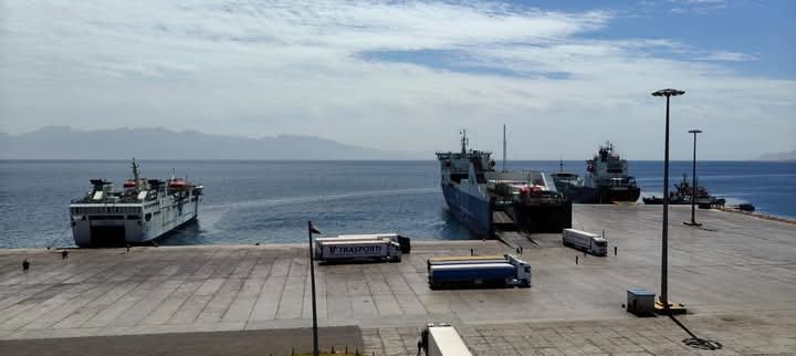 تداول 17 ألف طن بضائع و1121 شاحنة و127 سيارة بموانئ البحر الأحمر خلال 24 ساعة